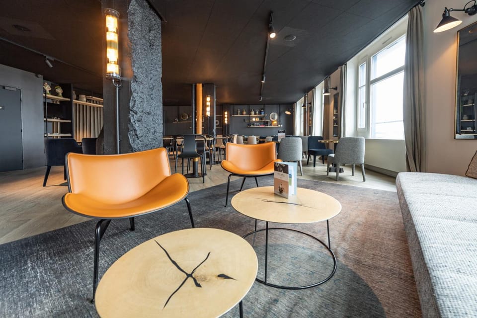 Shared lounge/TV area