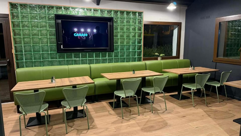 Shared lounge/TV area