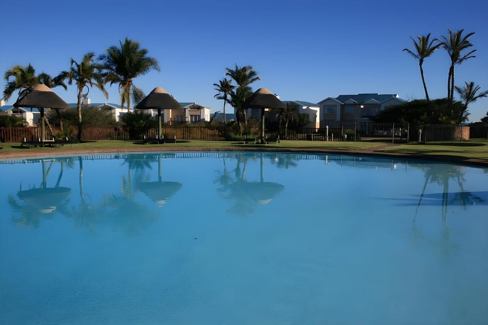 Swimming pool [outdoor]