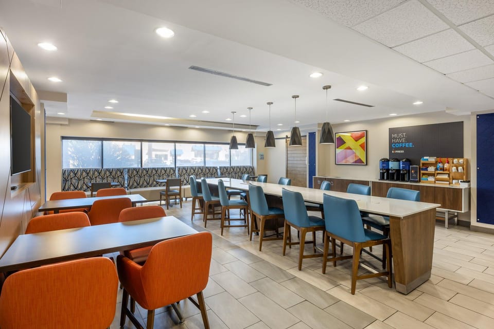 Holiday Inn Express Crestwood By IHG Hotel in Crestwood