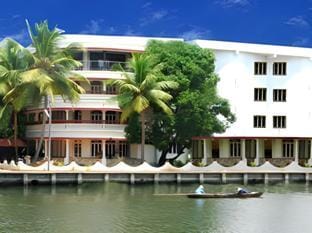 Oval Retreat Palace Hotel in Kochi