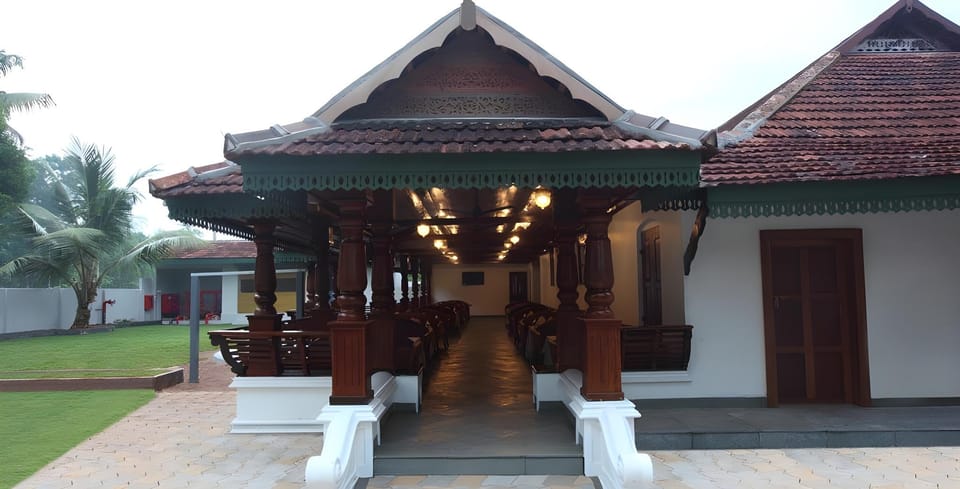 Golden palace Hotel in Vypin