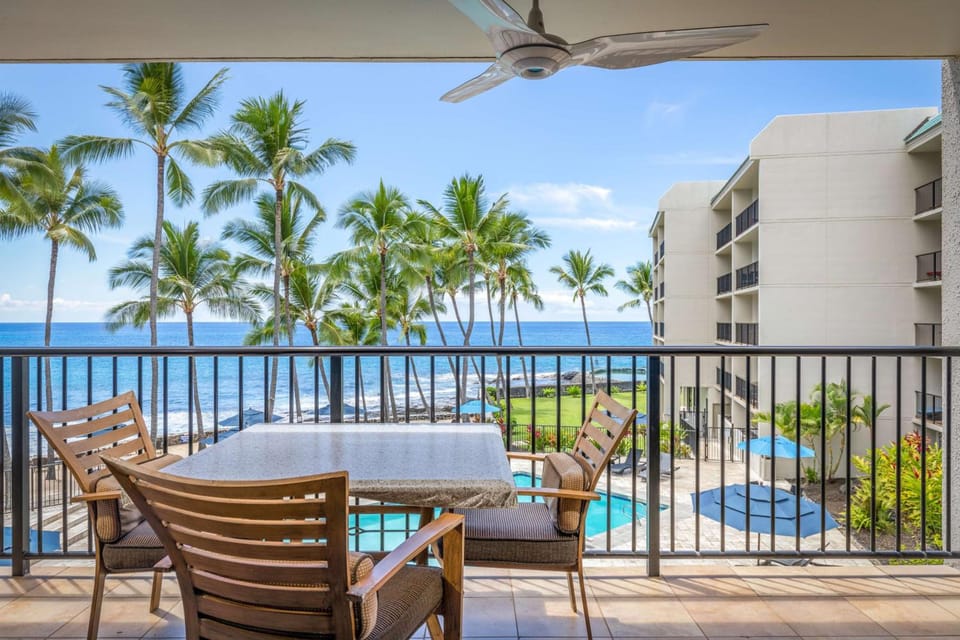 Aston Kona by the Sea Hotel in Holualoa