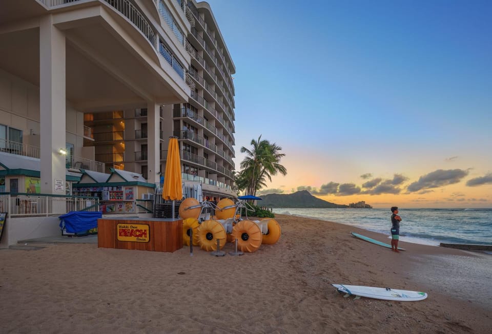 Castle Waikīkī Shores Apartment hotel in Honolulu