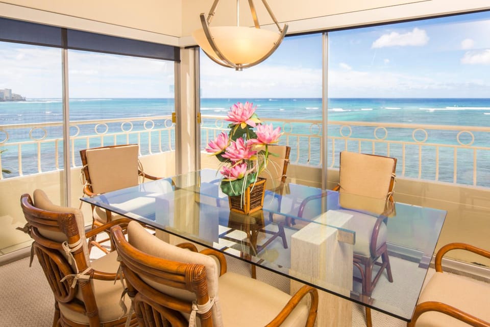 Castle Waikīkī Shores Apartment hotel in Honolulu
