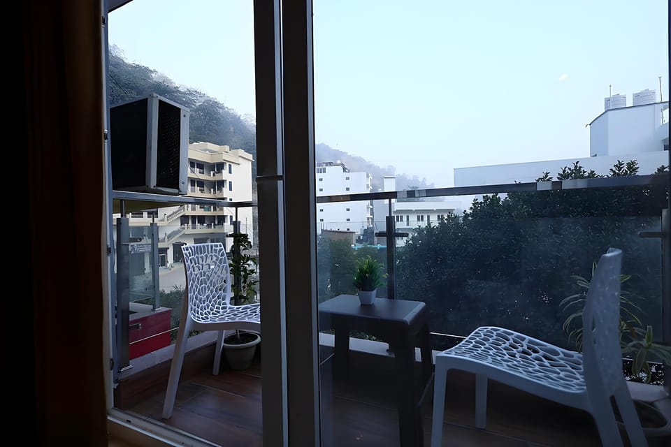 Perfect stayz Premium Forest Valley Near Waterfall Hotel in Uttarakhand