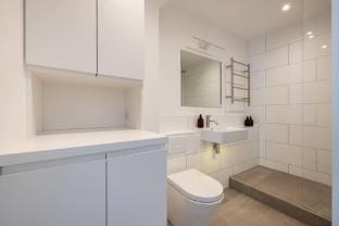 Light-filled Studio with AC - Earl s Court Hotel in City of Westminster