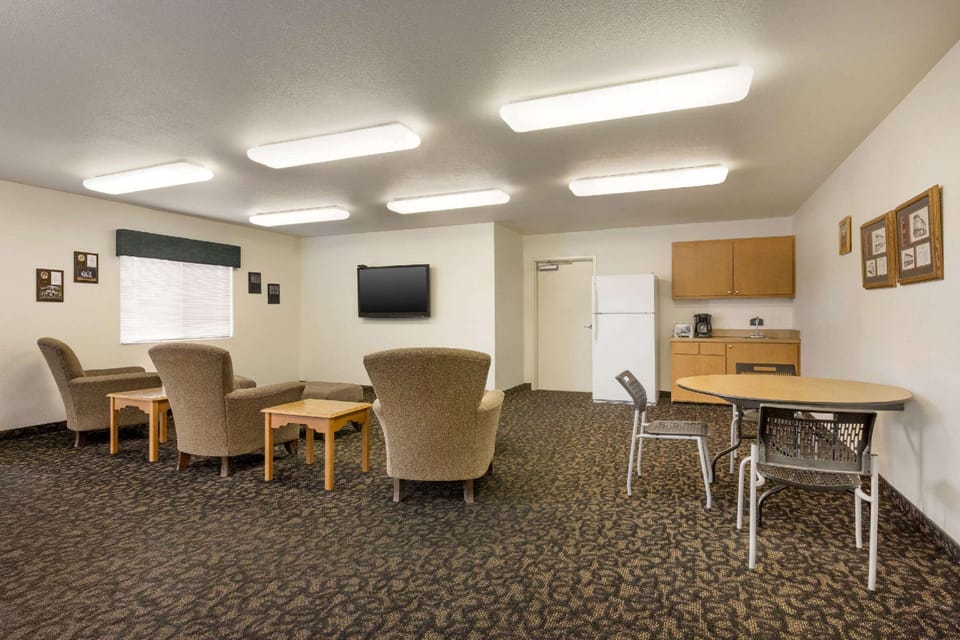 Travelodge by Wyndham Alpine Hotel in Alpine