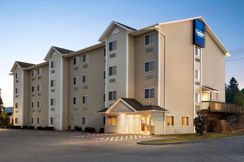 Travelodge by Wyndham McAlester Hotel in McAlester