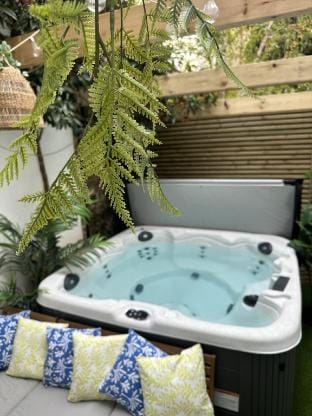 Cambray Apartment Hotel in Cheltenham
