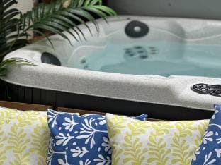 Cambray Apartment Hotel in Cheltenham
