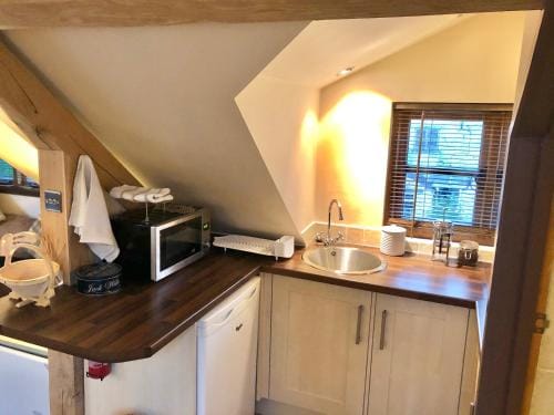 Greencourt Loft - The Cotswold Way, Stroud Hotel in Stroud