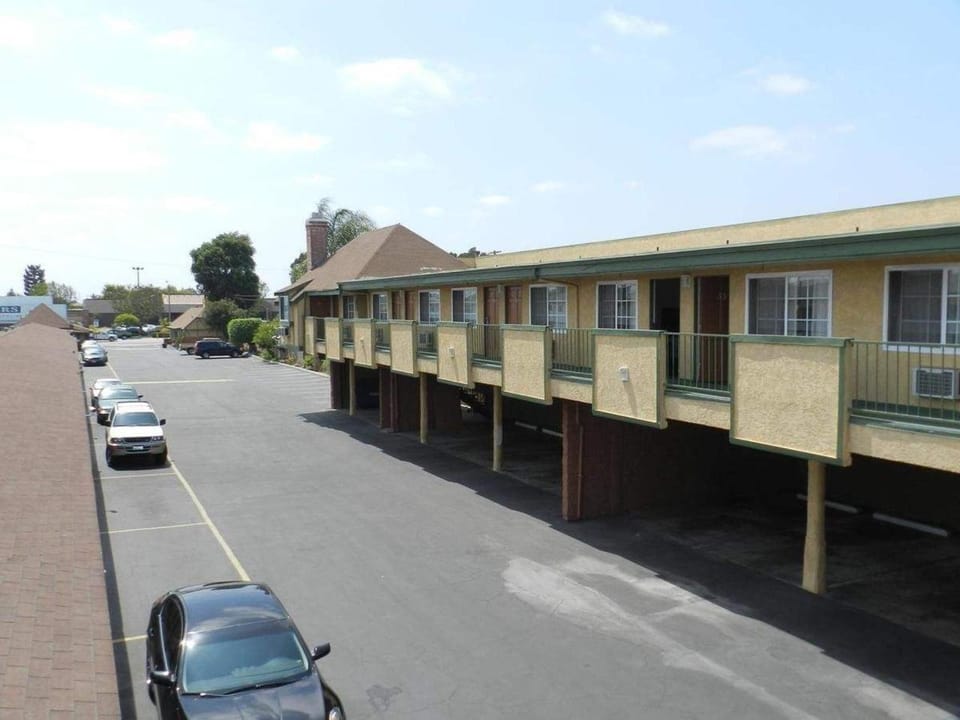 Starlite Motel Motel in Bellflower
