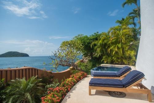 Villa El Murmullo by La Casa Que Canta Hotel in Zihuatanejo