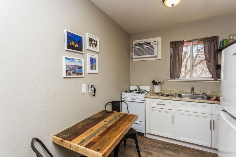 Apple Creek Cottages Lodge in Prescott