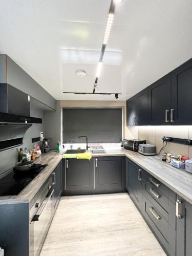 The Modern Space - New Renovation! Hostel in Wales