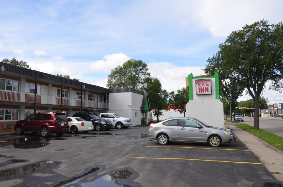 Coachman Inn Motel in Regina