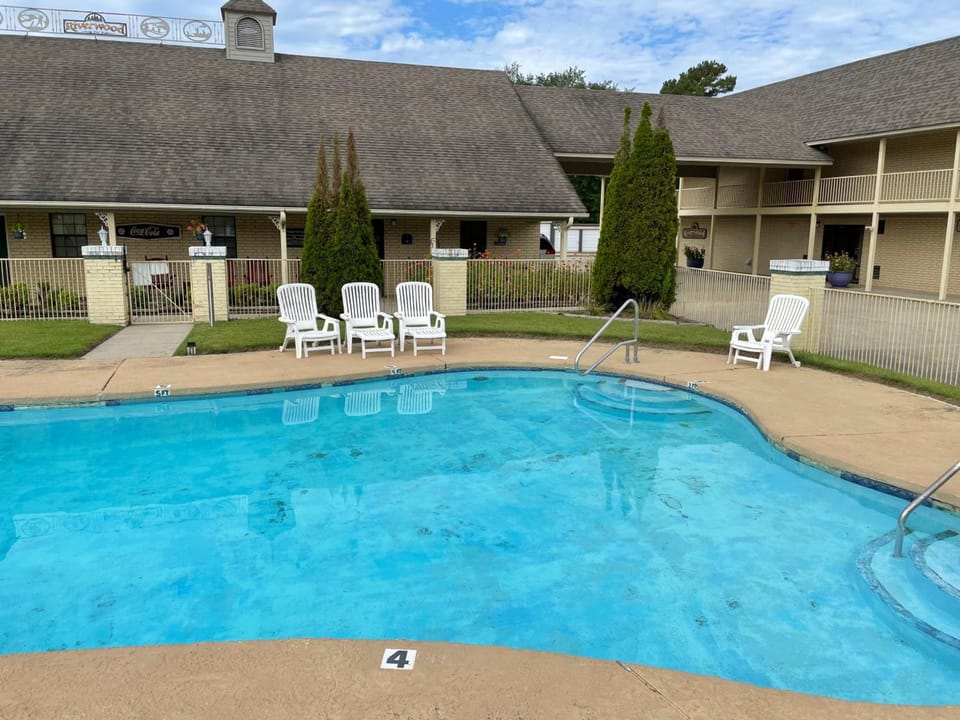 Riverwood Inn Motel in Glenwood