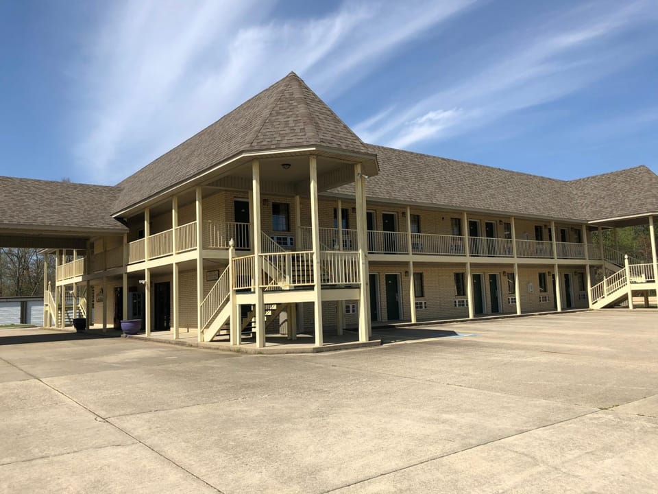 Riverwood Inn Motel in Glenwood
