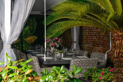 5 BR - Sleeps 10! Best Location next to French Quarter! Hotel in Faubourg Marigny