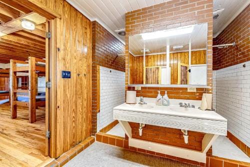 Grey Eagle Hotel in Black Mountain