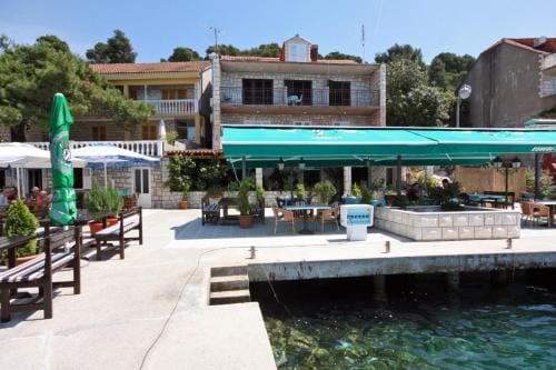 Rooms by the sea Pomena, Mljet - 4929 Hotel in Dubrovnik-Neretva County