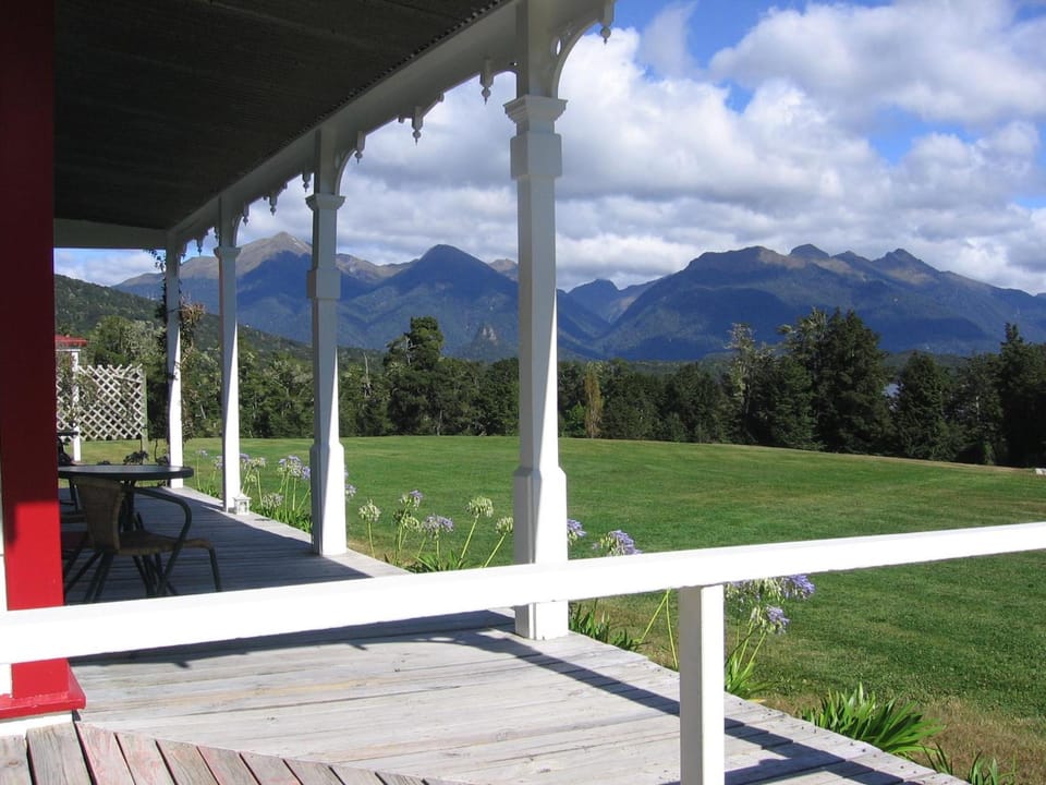 Murrells Grand View House Apartment hotel in Southland