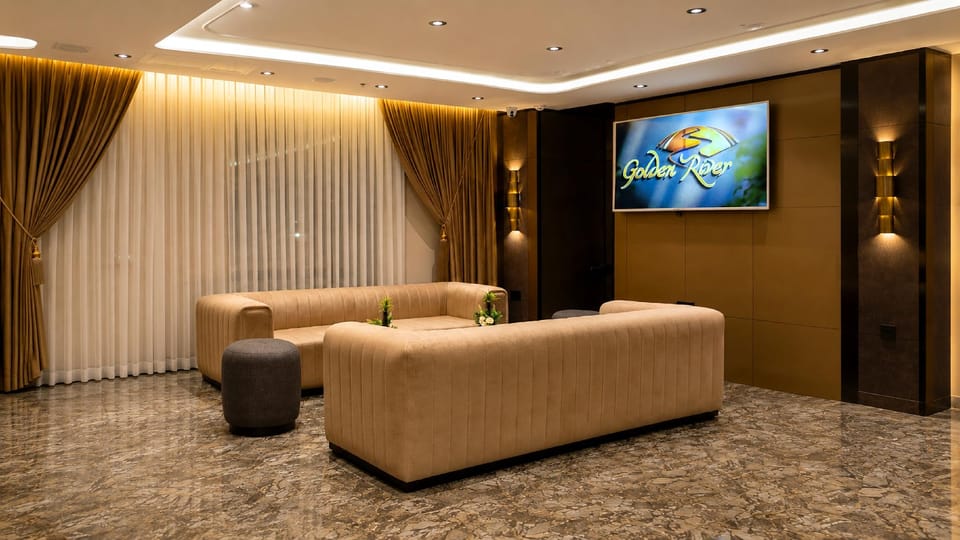 Shared lounge/TV area