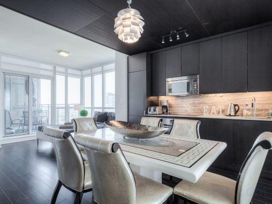 Holiday Boutique Suites Hotel in Toronto