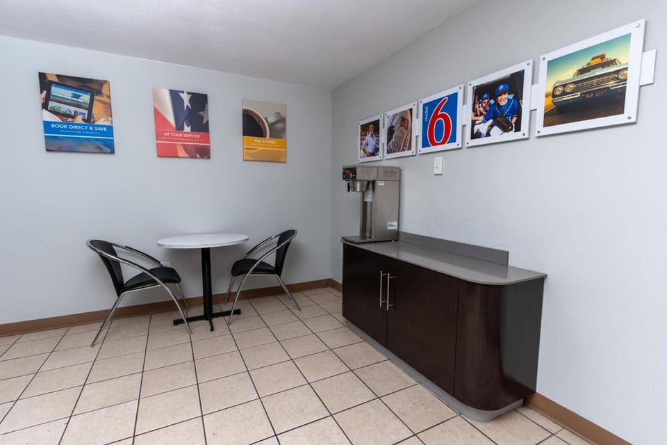 Motel 6 Cincinnati, OH Hotel in Sharonville