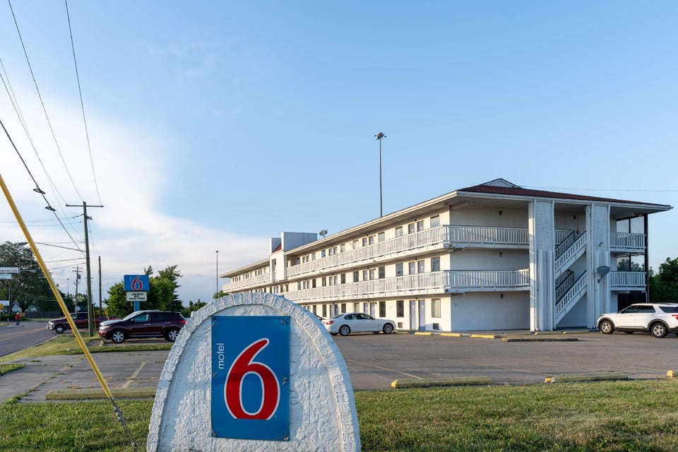 Motel 6 Cincinnati, OH Hotel in Sharonville