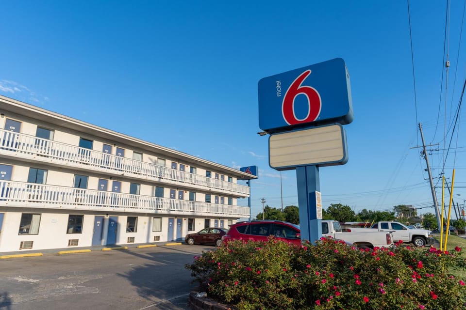 Motel 6 Cincinnati, OH Hotel in Sharonville
