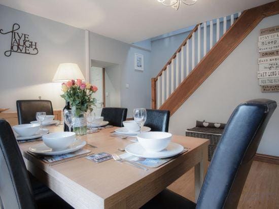 Rose Coach House - 3 Bedroom Cottage - Pendine Hotel in Wales