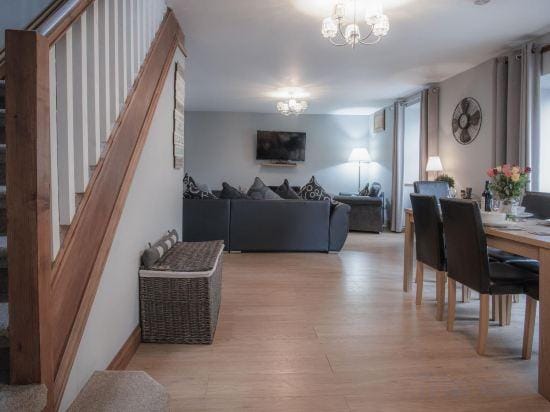 Rose Coach House - 3 Bedroom Cottage - Pendine Hotel in Wales