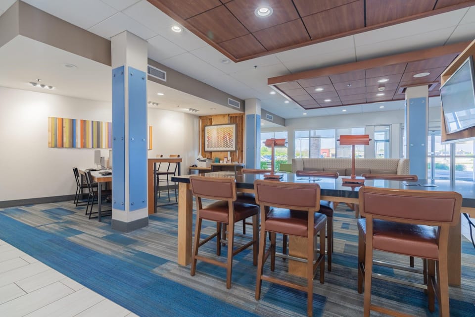 Holiday Inn Express & Suites Marion By IHG Hotel in Indiana