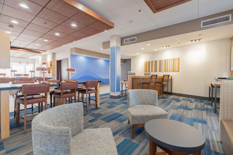 Holiday Inn Express & Suites Marion By IHG Hotel in Indiana