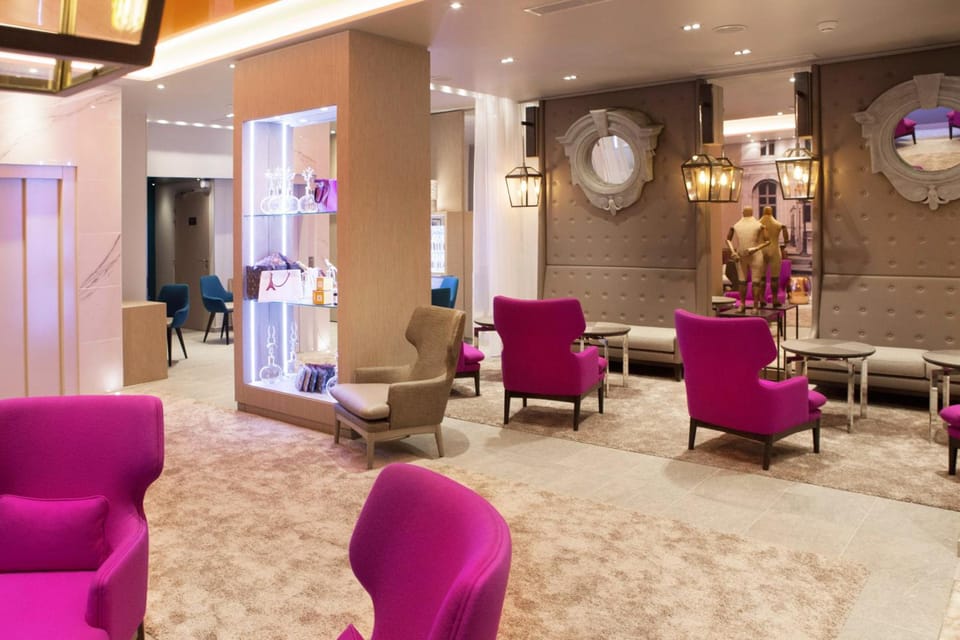 La Lanterne & Spa by Timhotel Hotel in Paris
