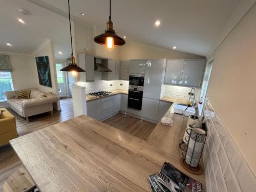 Relaxing Woodland Retreat Lodge in Staffordshire Moorlands District