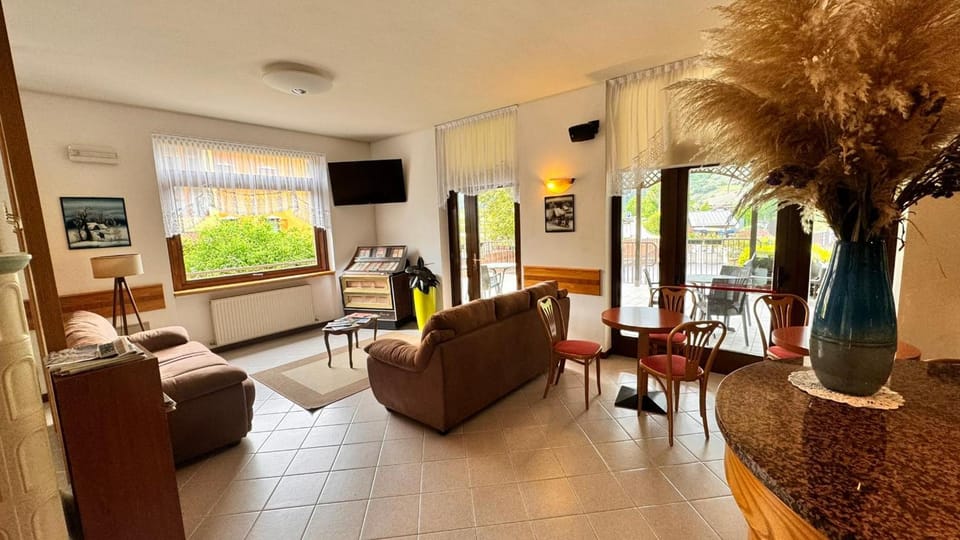 Shared lounge/TV area