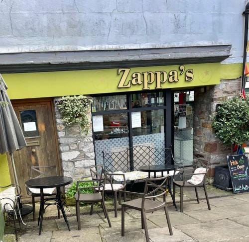 The Totnes Guest House. Upstairs at Zappa's Hotel in Totnes
