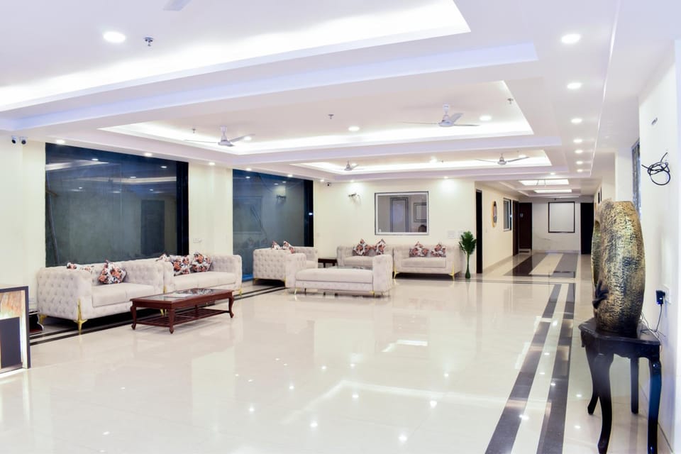 Shared lounge/TV area