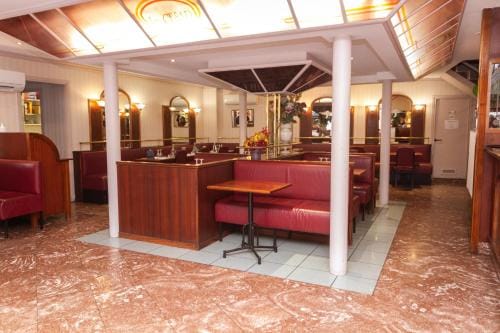 Le CESAR HOTEL Hotel in Clermont-Ferrand