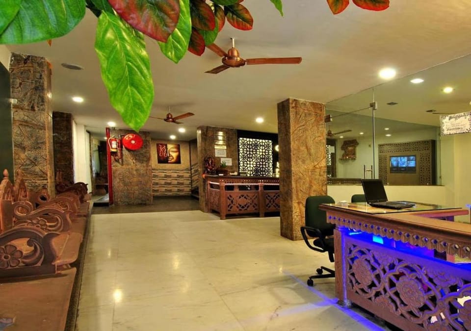 Shared lounge/TV area