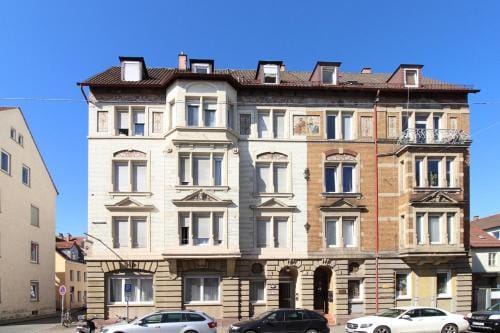 Hotel Ulm Zentrum - Komplettes Zimmer, Hochbett, Android TV & eigenem Bad - perfekt fur Familien & G Hotel in Neu-Ulm