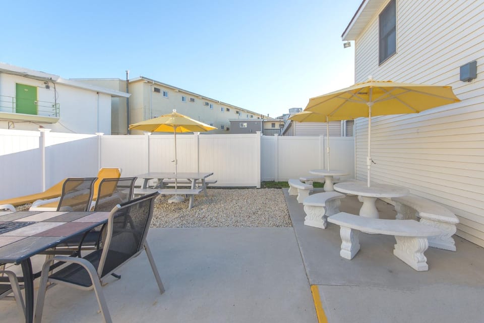Buttercup Suites Wildwood Crest Beach Hotel in Wildwood