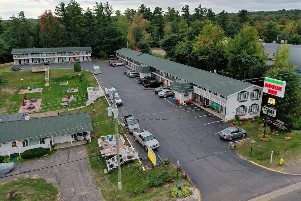 Brentwood Motor Inn Motel in Marquette