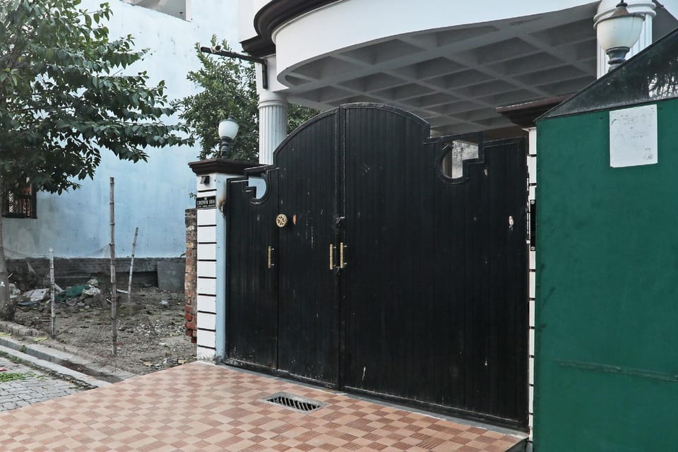 Hotel O Crown Inn Hotel in Lucknow
