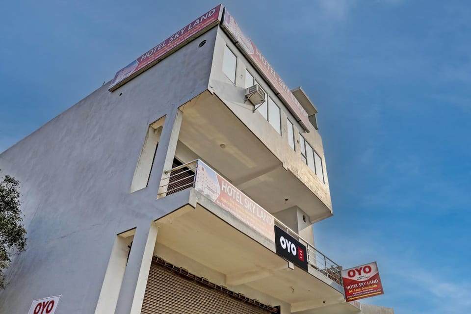 OYO Hotel Sky Land Hotel in Uttar Pradesh