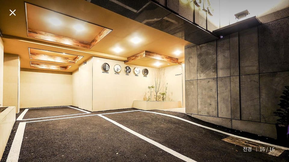 Louis Hotel Seomyeon Motel in Busan