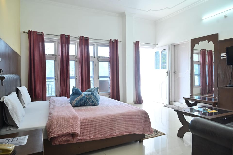 Hotel Vasundhara Palace Hotel in Uttarakhand
